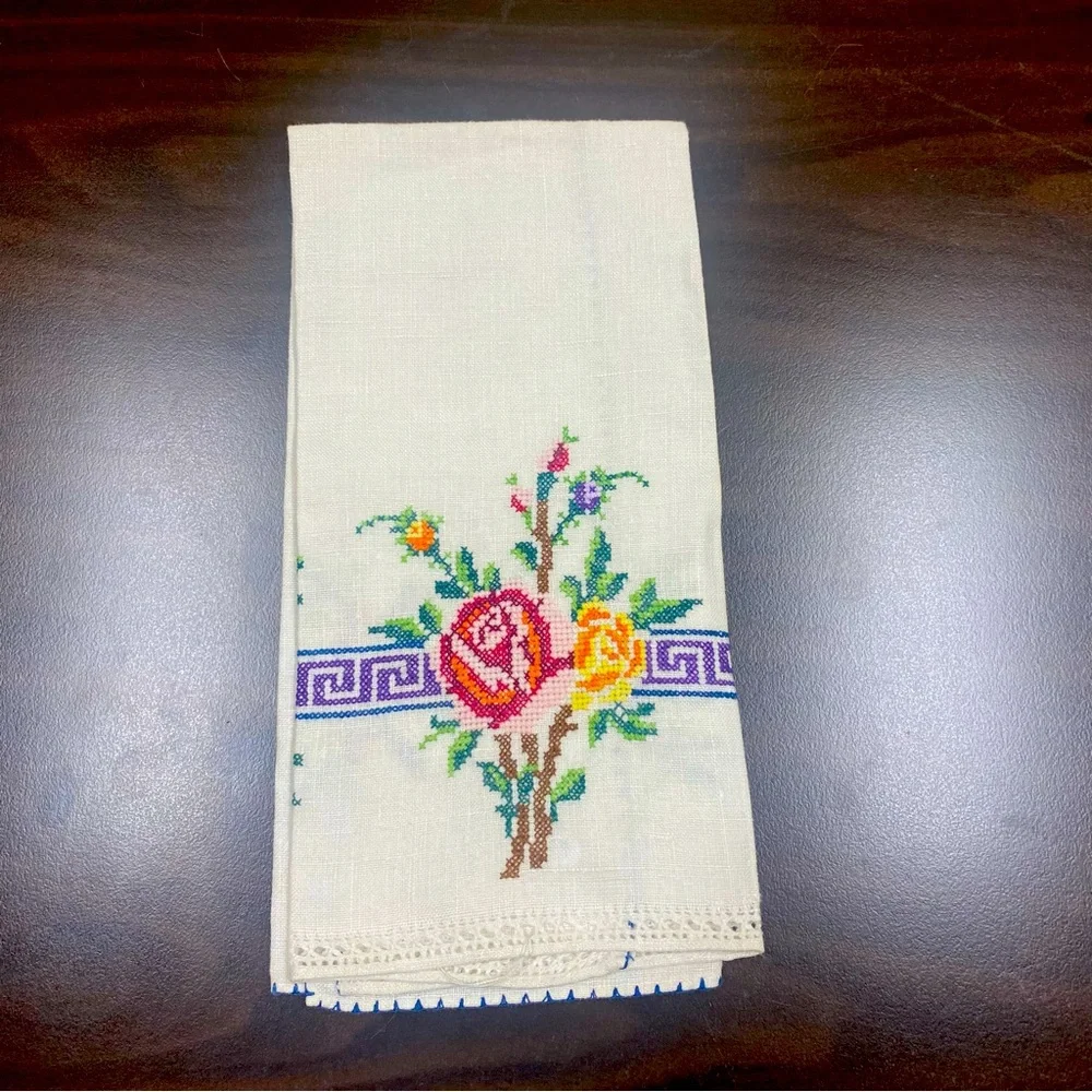 Beautiful floral vintage hand embroidered finger tip linen towel